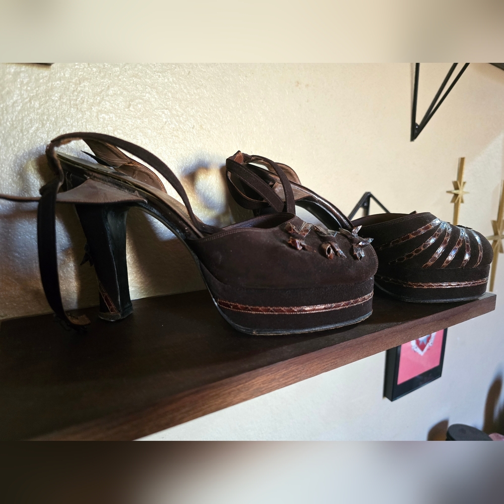 Vintage 40s platform ankle peeptoe pinup heels